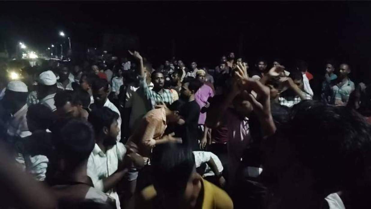 জেলে ও মৎস্য ব্যবসায়ী বিক্ষোভ