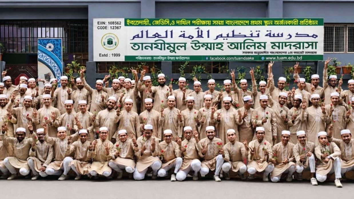 জিপিএ-৫ পাওয়া শিক্ষার্থীরা