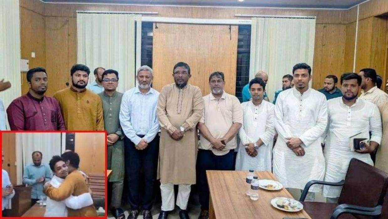 ঢাকা আলিয়ায় সমঝোতায় ছাত্রদল-শিবির, নেতারা করলেন কোলাকুলি