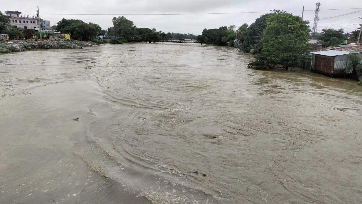 কুশিয়ারা নদীর পানি বিপদসীমার ওপর দিয়ে প্রবাহিত হচ্ছে