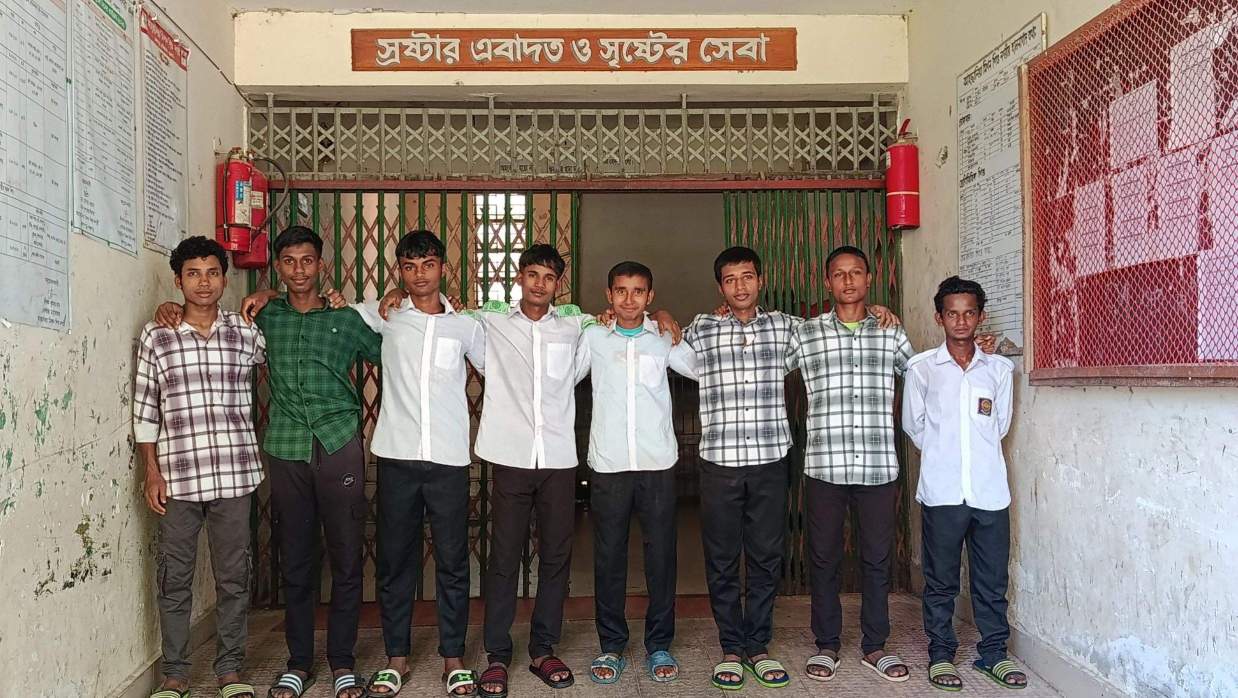 বাবা-মায়ের স্নেহ ছাড়াই বেড়ে ওঠা ৯ কিশোরের এসএসসি জয়