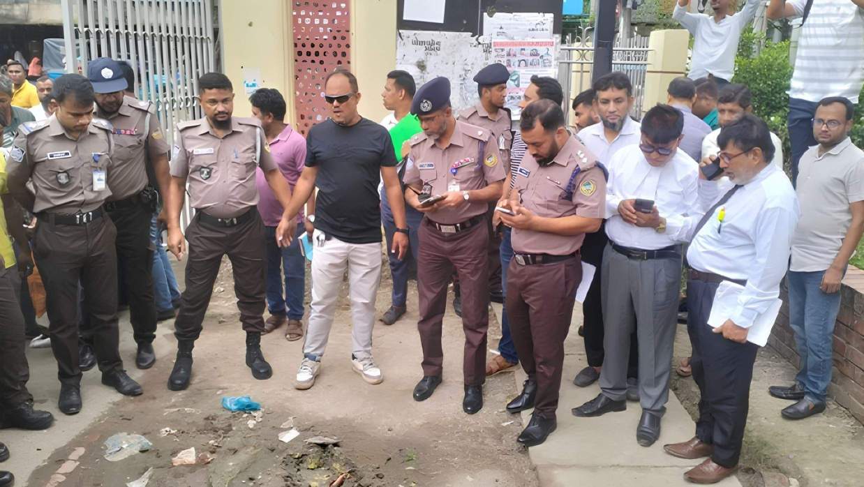 বরিশাল আদালত চত্বরে ককটেল বিস্ফোরণ