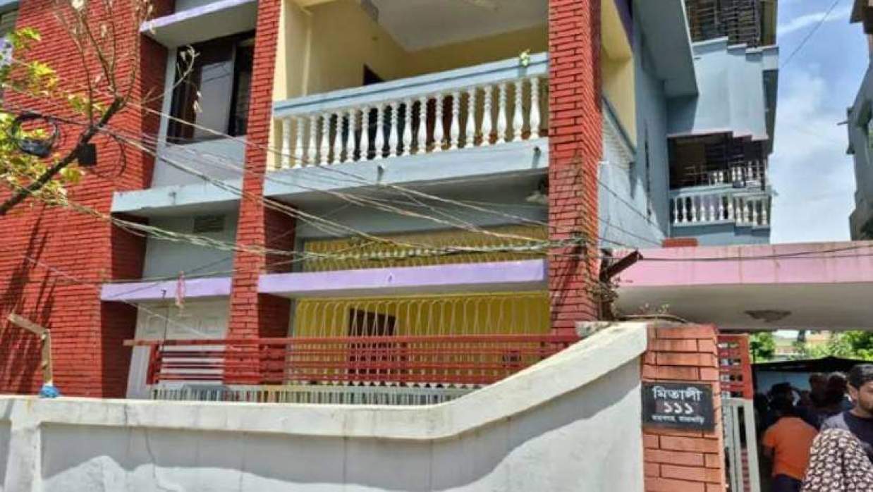 সিলেট নগরীর রায়নগর মিতালি আবাসিক এলাকায় ১১১ নম্বর বাসা