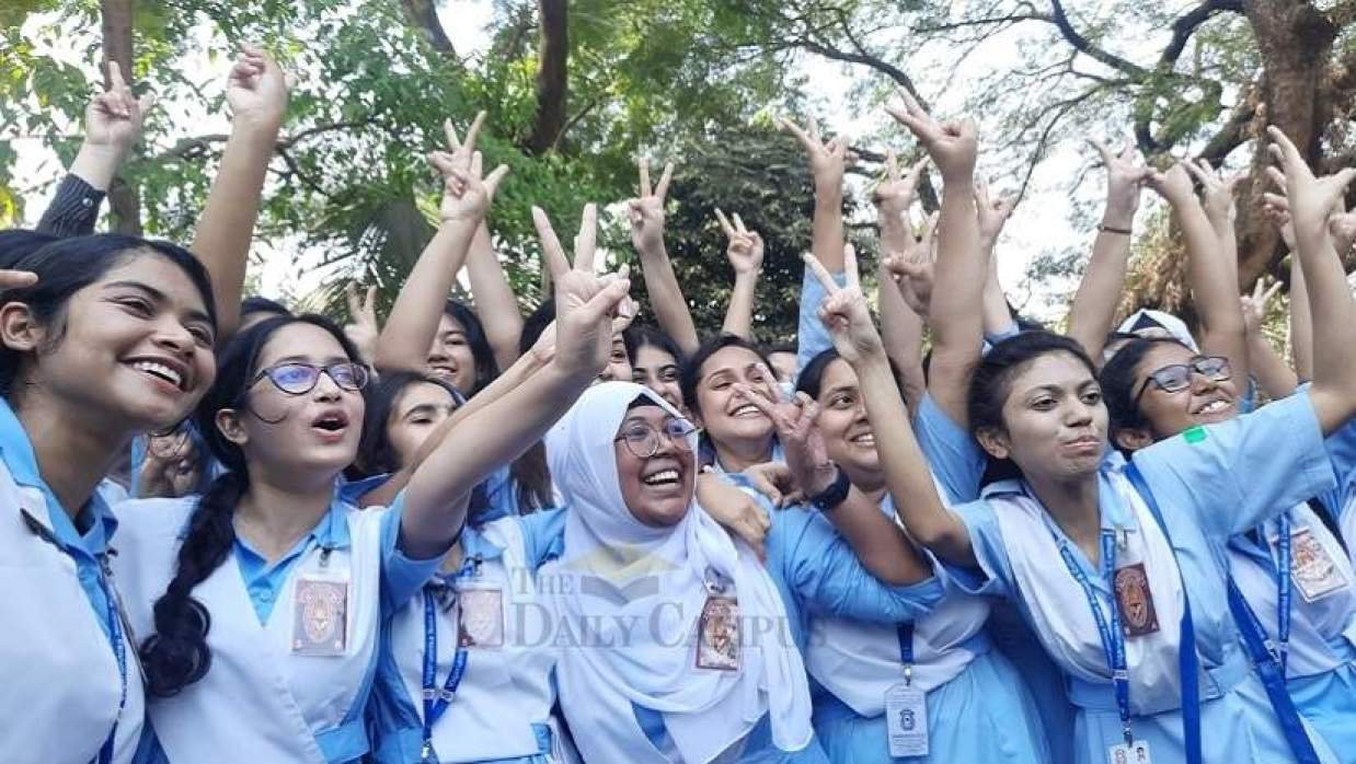 এসএসসি পাস করা শিক্ষার্থীদের উল্লাস