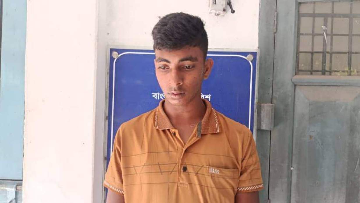 অভিযুক্ত ভ্যানচালক জীবন