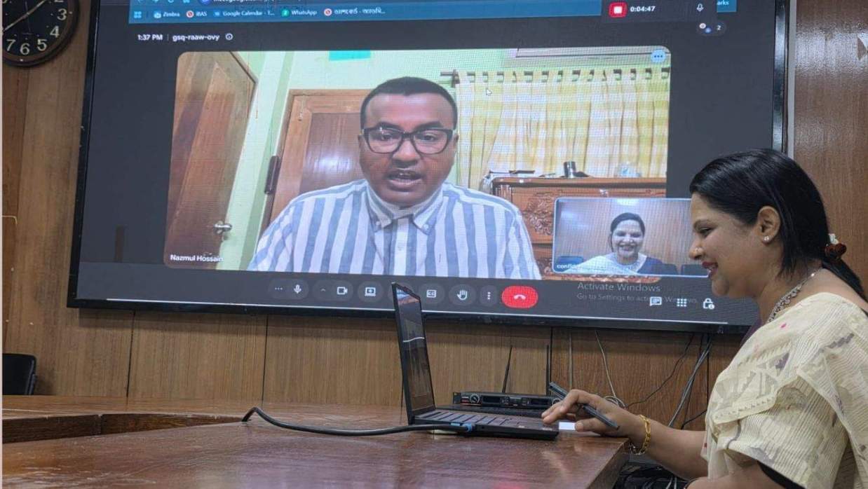 হ্যালো ডিসি অ্যাপের মাধ্যমে সেবা নিচ্ছেন প্রবাসীরা