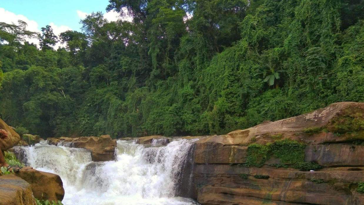 বান্দরবানের নাফাখুম জলপ্রপাত