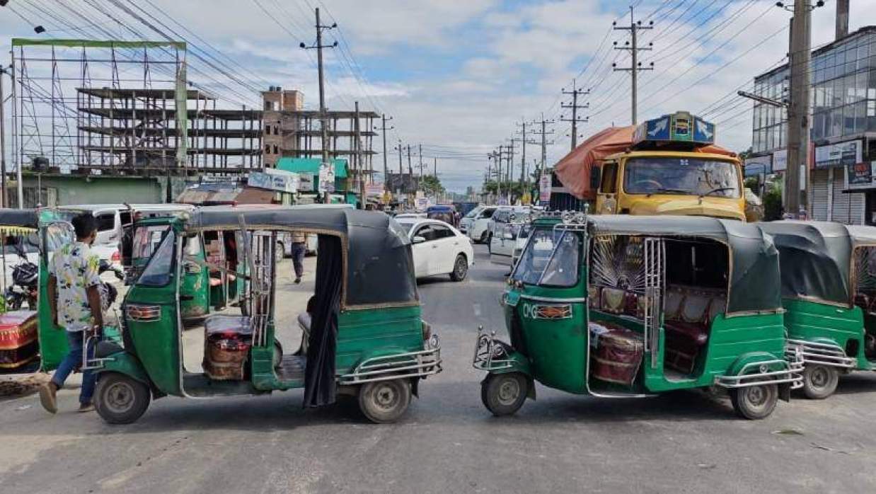 জামালপুর-টাঙ্গাইল মহাসড়কে রাখা হয়েছে সিএনজি
