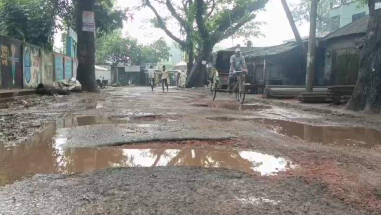 খানাখন্দে ভরা উথলী-জাফরগঞ্জ বেহাল সড়ক