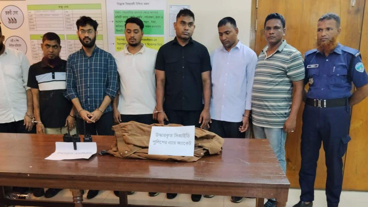 নোয়াখালীতে ৭ জনকে গ্রেপ্তার করেছে পুলিশ।
