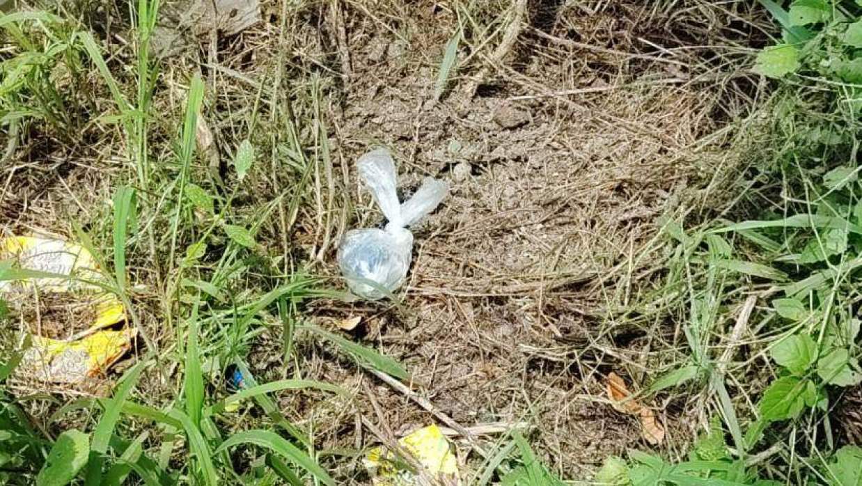 ককটেল পলিথিনে মোড়ানো