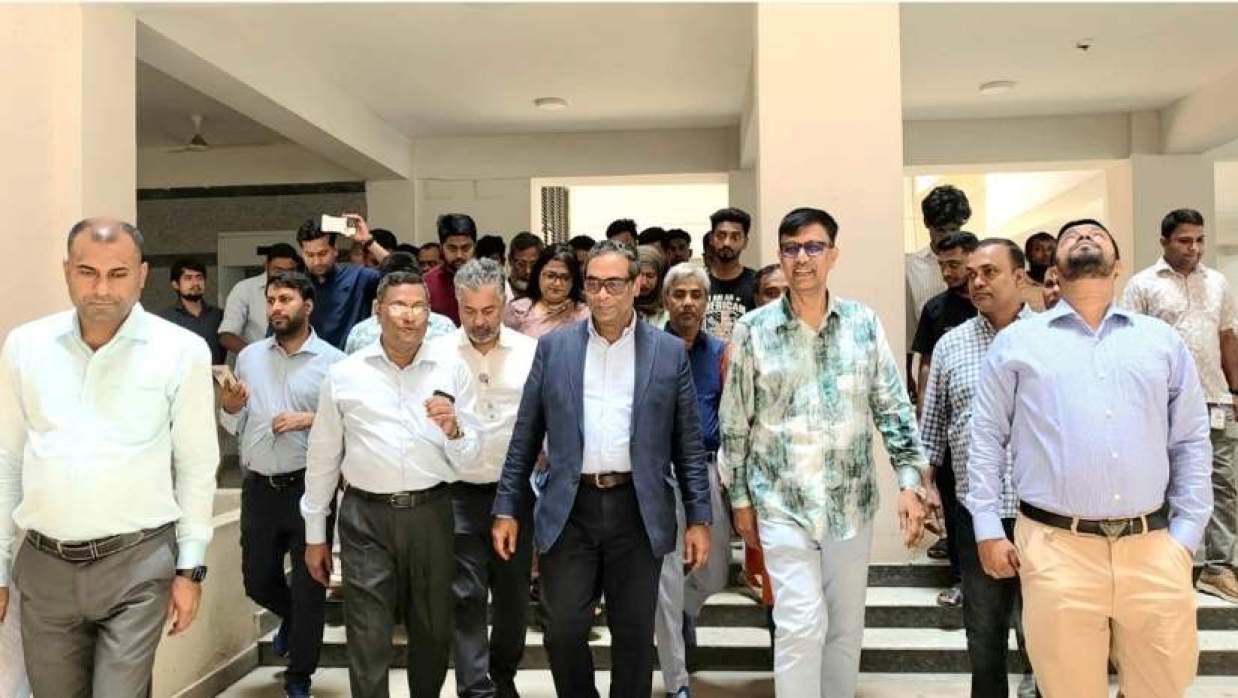 সাভার হেলথ ম্যানেজমেন্ট ইনস্টিটিউট পরিদর্শনকালে স্বাস্থ্য প্রতিমন্ত্রী