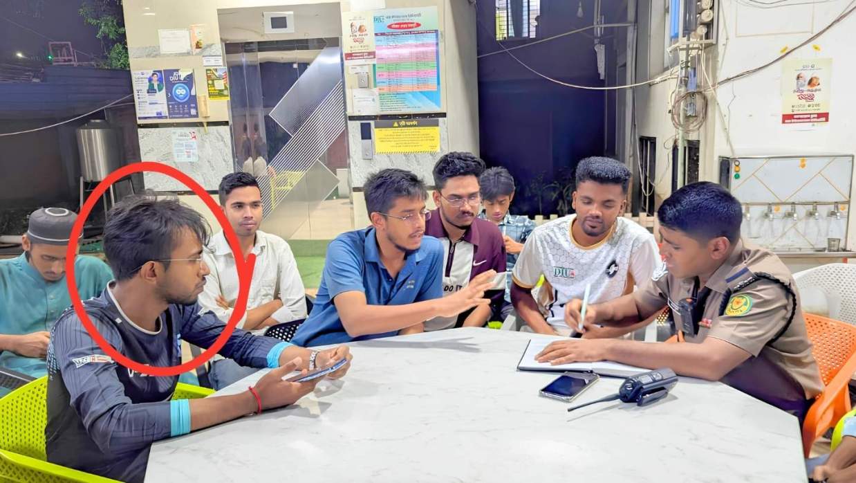 ডিআইইউতে ছাত্রলীগ নেতা আটক, পুলিশে দিলেন শিক্ষার্থীরা