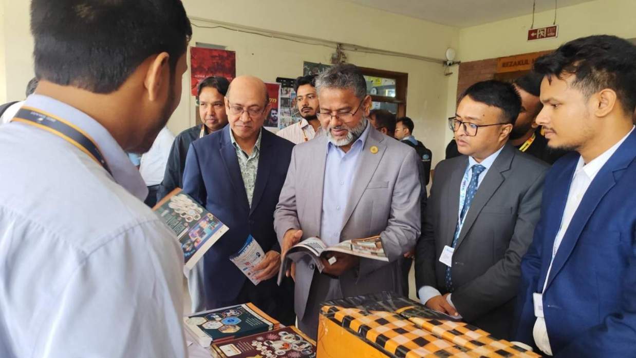 ইস্টার্ন ইউনিভার্সিটিতে অনুষ্ঠিত হয়ে গেল দিনব্যাপী ‘স্কিল অ্যান্ড এমপ্লয়েবিলিটি সামিট