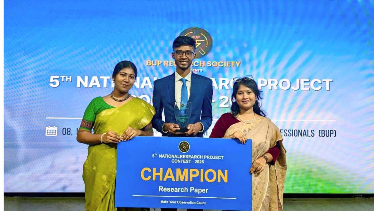 রিসার্চ প্রজেক্ট কনটেস্টে বাকৃবি চ্যাম্পিয়ন দলের সদস্যরা