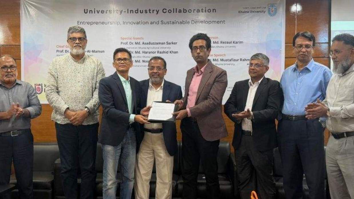 `বিশ্ববিদ্যালয়-শিল্প সহযোগিতা: উদ্যোক্তা উন্নয়ন, উদ্ভাবন ও টেকসই উন্নয়ন’ শীর্ষক সেমিনারে ড. আব্দুল্লাহ-আল-মামুন