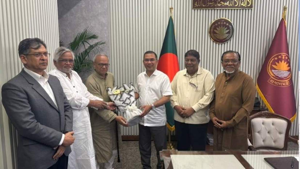 প্রধানমন্ত্রী তারেক রহমানের সঙ্গে সাক্ষাৎ স্থায়ী কমিটির নতুন সদস্যদের 