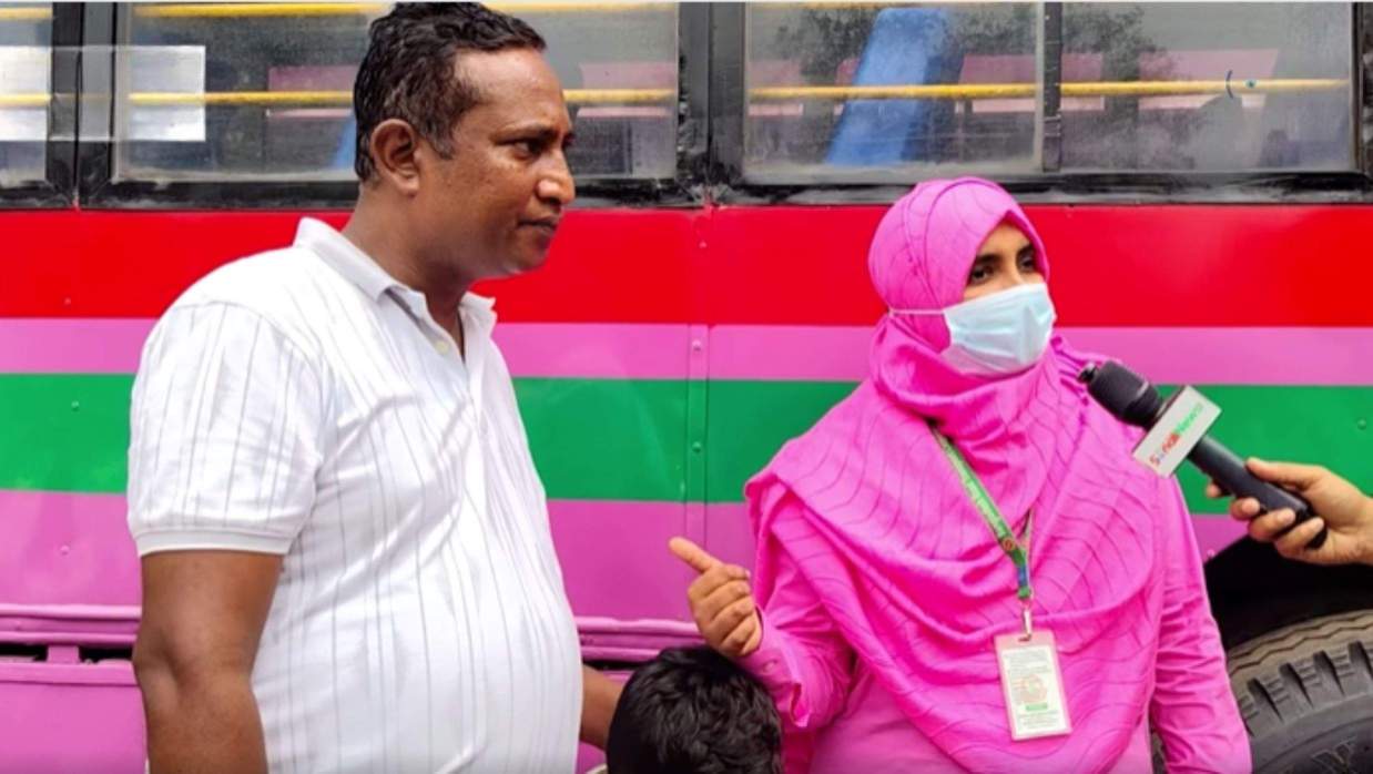 নারী বাসচালকের সঙ্গে তার স্বামী, সাংবাদিকের সঙ্গে কথা বলছেন এই দম্পতি। 