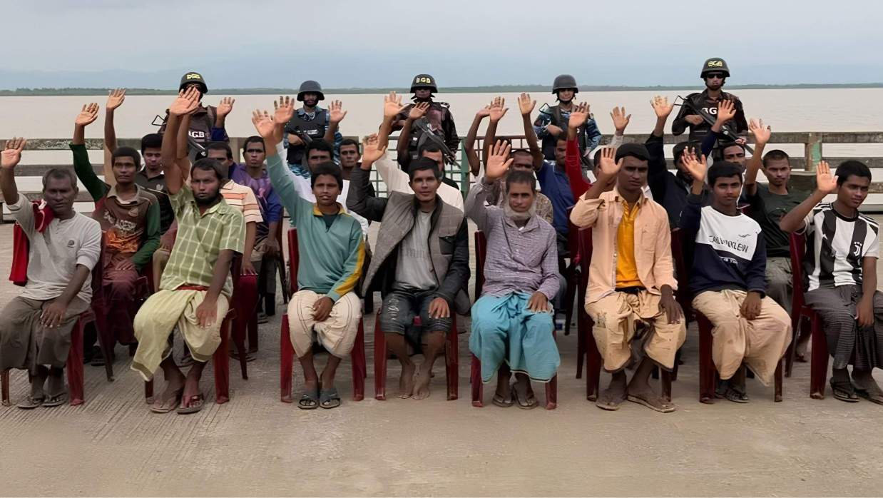 আরাকান আর্মির হাতে আটক ২৪ বাংলাদেশি জেলে।