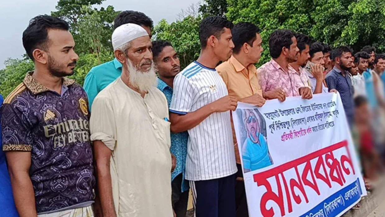 বুদ্ধিপ্রতিবন্ধী কিশোরীকে ধর্ষণের অভিযোগে রফিকুল ইসলাম নামের এক ব্যক্তিকে গ্রেপ্তার এবং তাঁর দৃষ্টান্তমূলক শাস্তির দাবিতে মানববন্ধন ও বিক্ষোভ মিছিল করেছেন এলাকাবাসী।
