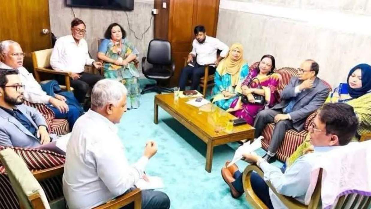 শিক্ষামন্ত্রী আ ন ম এহছানুল হক মিলনের সঙ্গে সাক্ষাৎ সাত কলেজের অধ্যক্ষদের 