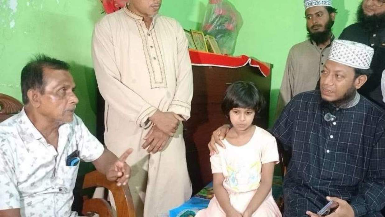 কলকাতায় গ্নিকাণ্ডে নিহত সাংবাদিক দেবাশীষ দত্তের পরিবারের পাশে এমপি আমির হামজা