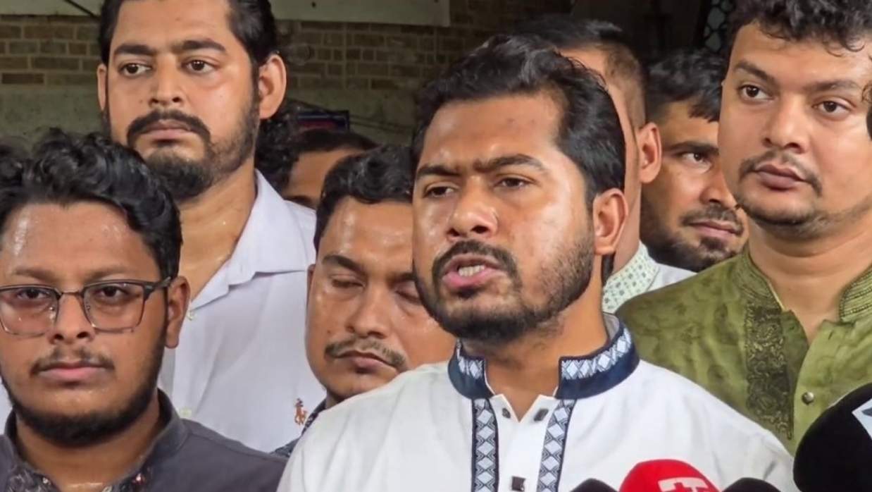 সংবাদ সম্মেলনে প্রতিমন্ত্রী নুরুল হক নুর