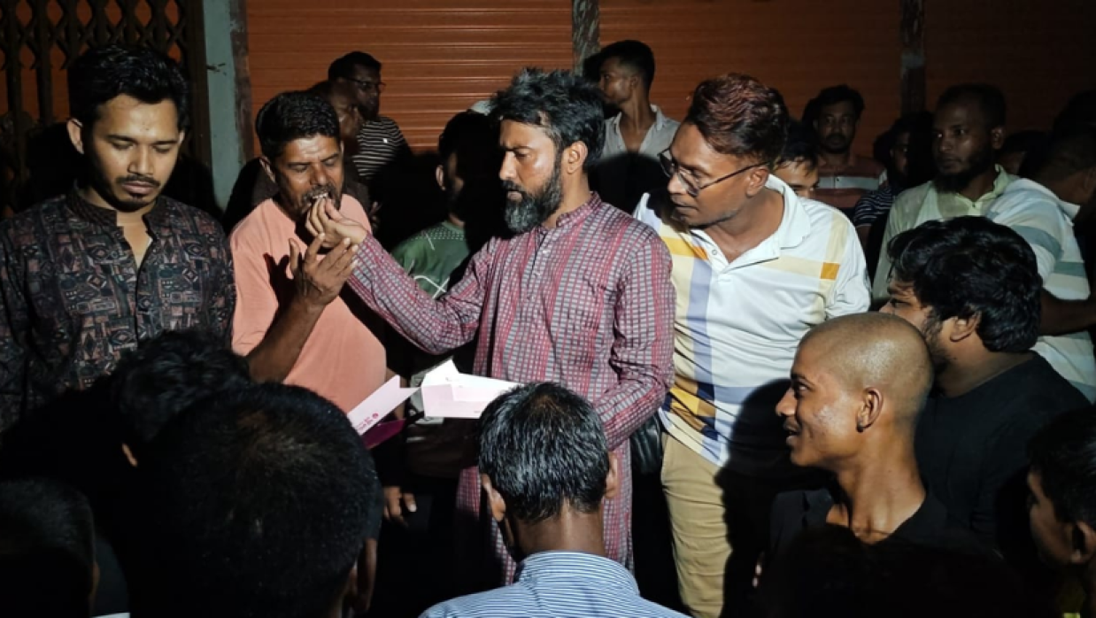 যুবদলের আনন্দ মিছিল ও মিষ্টি বিতরণ 