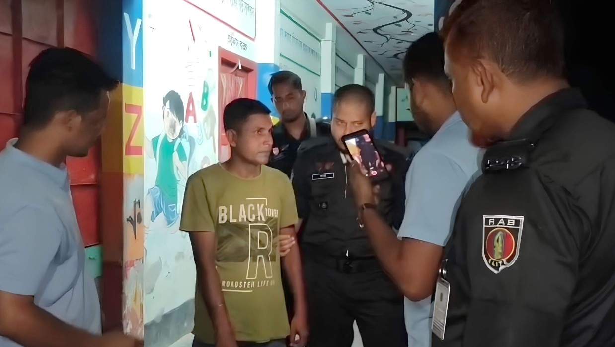অভিযুক্ত আলম সরদার।