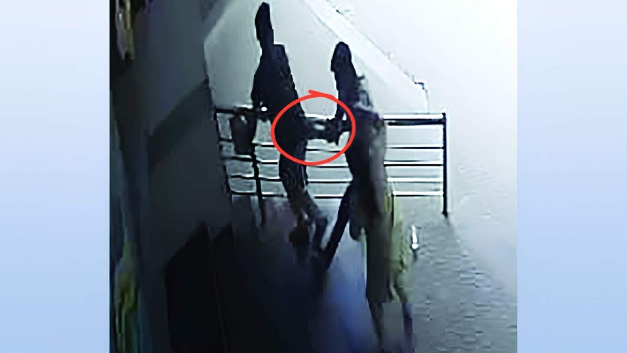 সিসিটিভি ফুটেজ থেকে নেওয়া