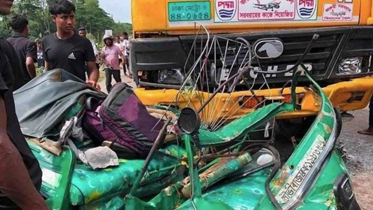 ঢাকা-সিলেট মহাসড়কের ব্রাহ্মণগ্রামে ট্রাক ও সিএনজির মুখোমুখি সংঘর্ষ