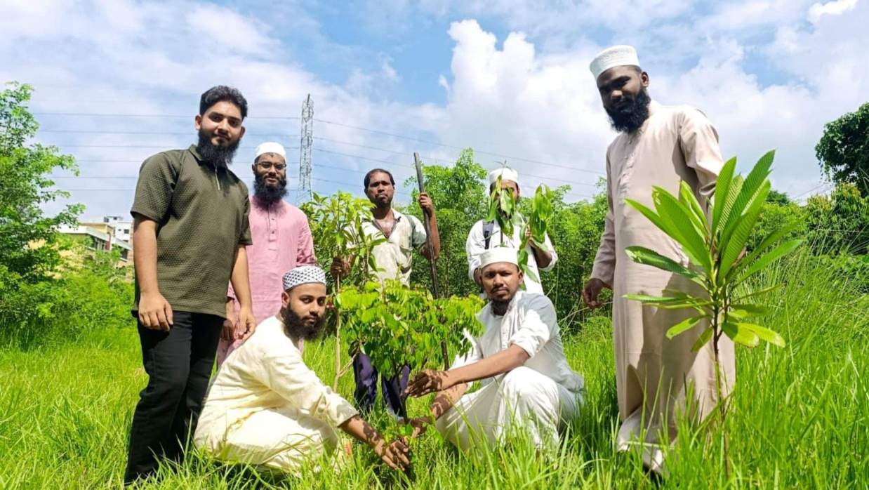 ‘সবুজ ক্যাম্পাস’ গড়ার প্রত্যয়ে ৩৫টি বৃক্ষরোপণ কর্মসূচি।