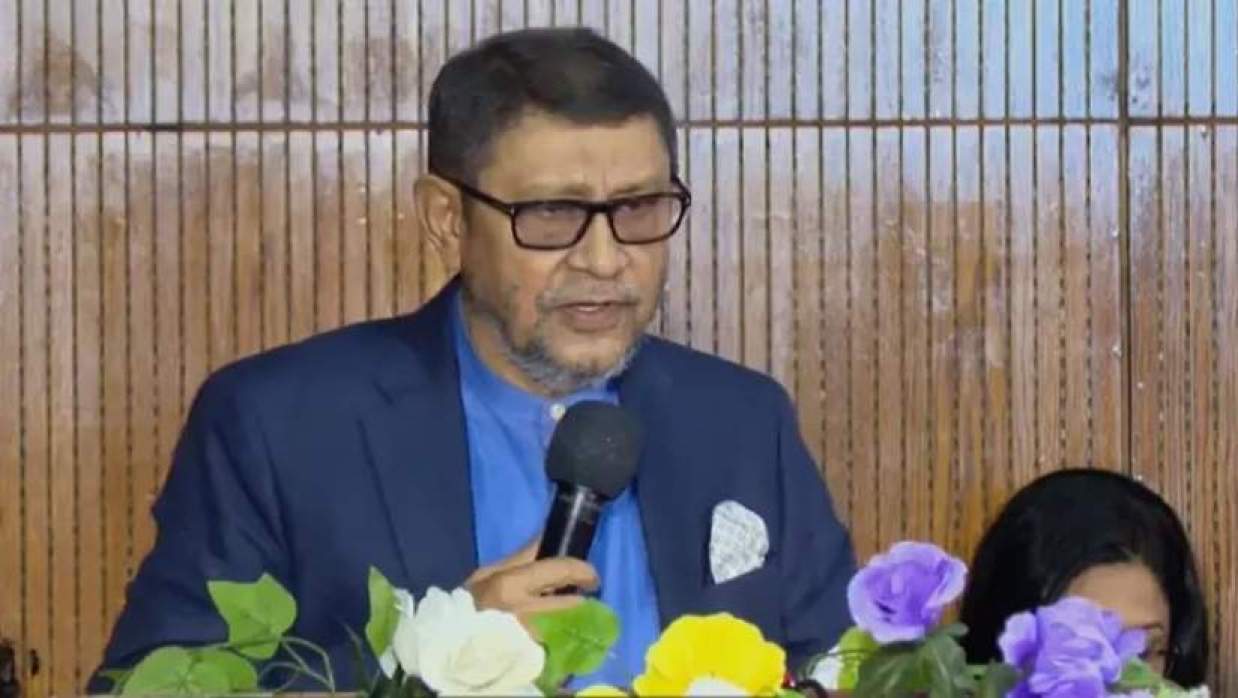 বক্তব্য রাখছেন স্বাস্থ্যমন্ত্রী