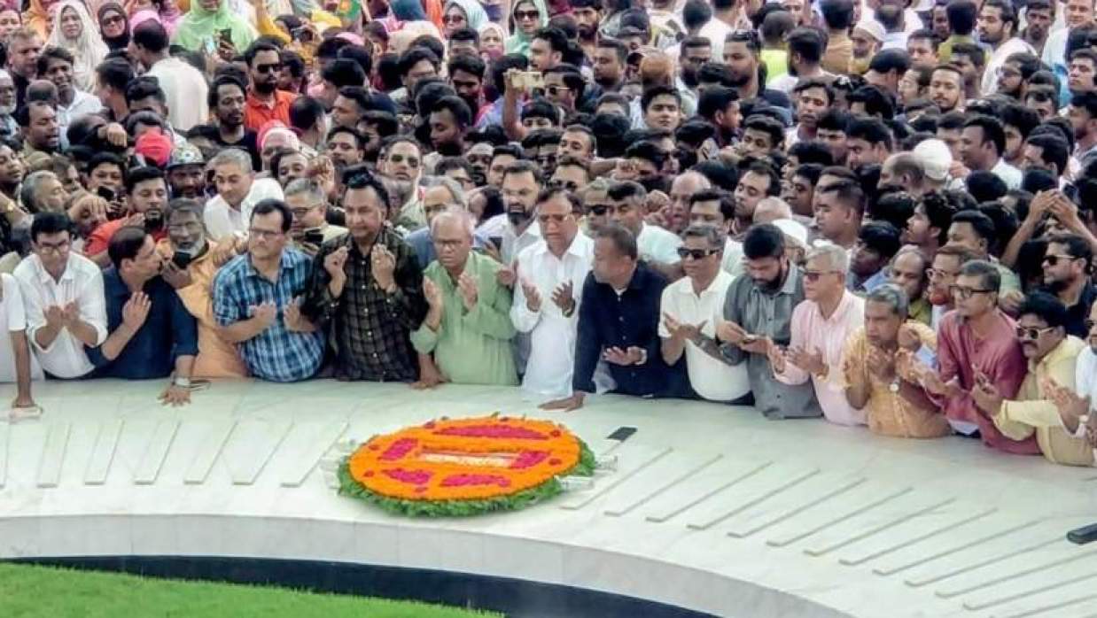 বিএনপির ভারপ্রাপ্ত মহাসচিবের নেতৃত্বে জিয়াউর রহমান ও খালেদা জিয়ার সমাধিতে শ্রদ্ধা