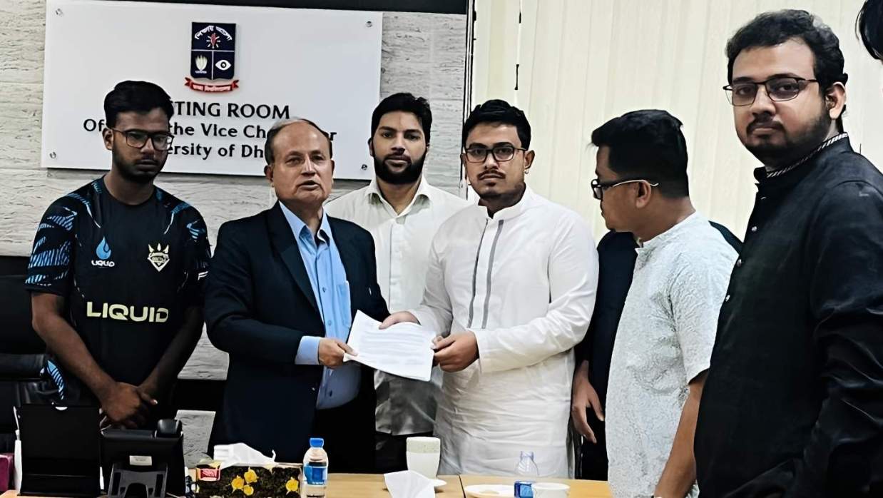 সেই প্রভোস্টের বিচার দাবিতে ৪৮ ঘণ্টার আল্টিমেটাম দিল ডাকসু