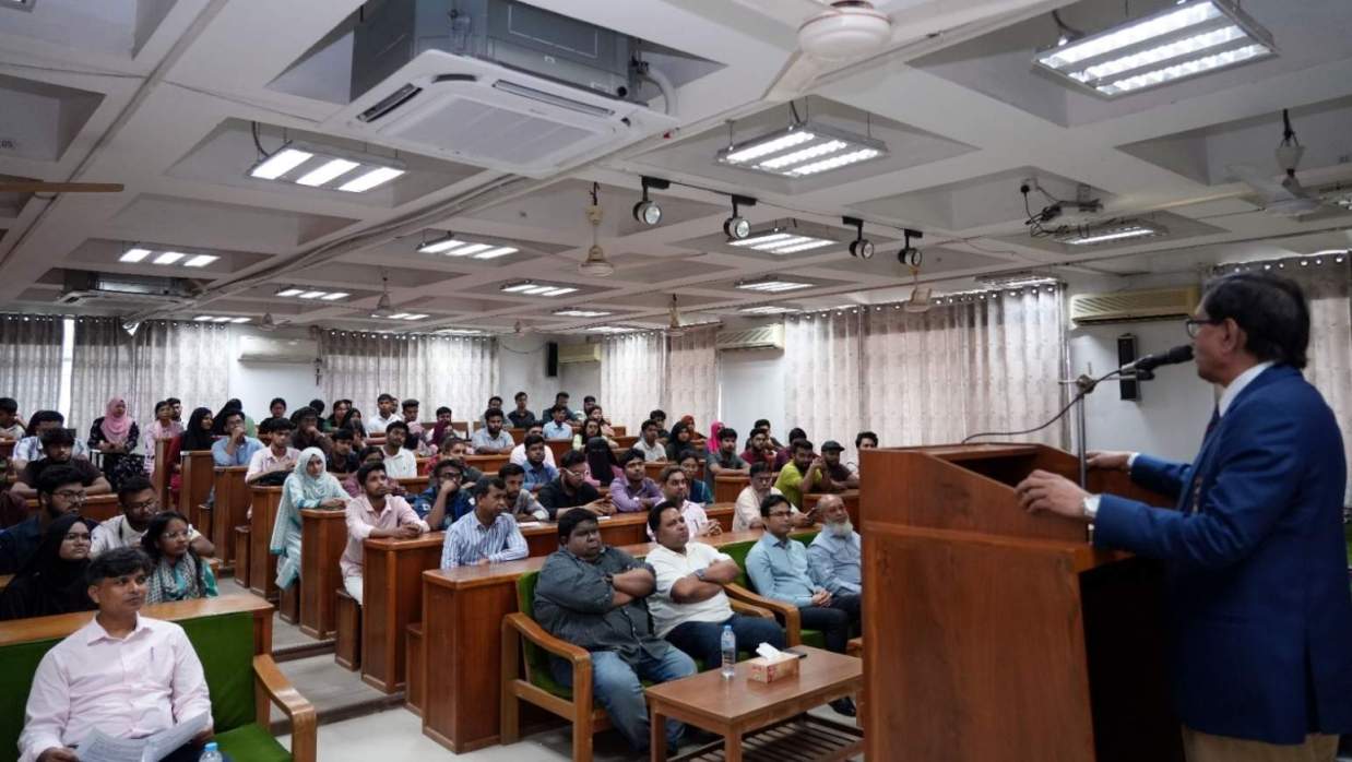 মাভাবিপ্রবির ৫০ বছরের একাডেমিক মাস্টার প্ল্যানে সিআরদের সঙ্গে মতবিনিময় সভা