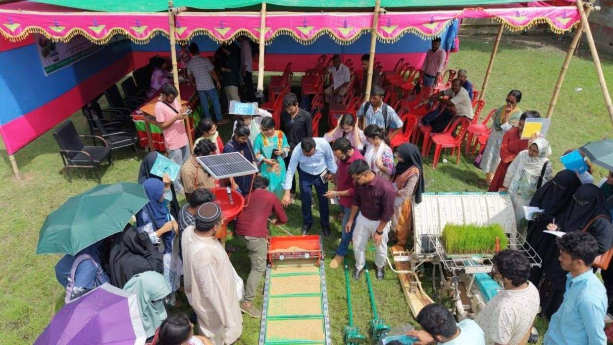 ধান উৎপাদন যন্ত্রপাতি ও যান্ত্রিকীকরণ প্রযুক্তি নিয়ে দিনব্যাপী হাতে-কলমে প্রশিক্ষণ কর্মশালা