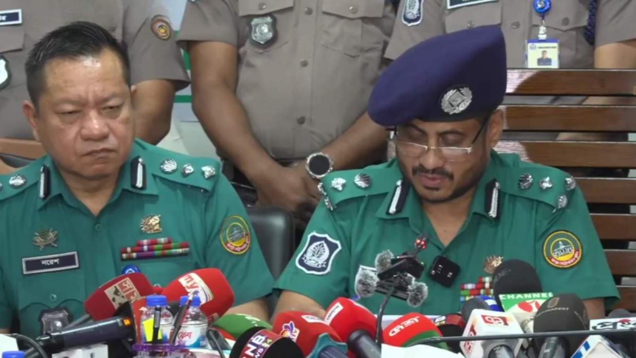 সংবাদ সম্মেলনে ডিআইজি মোহাম্মদ আবদুল মাবুদ