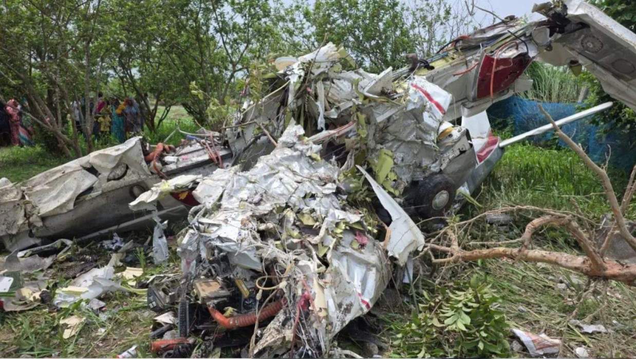 ভারতের কানপুরে সামরিক প্রশিক্ষণ বিমান বিধ্বস্ত
