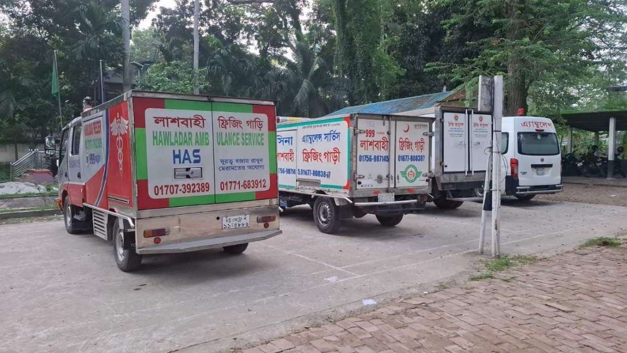 মরদেহ এসে পৌঁছেছে নওগাঁর আত্রাইতে