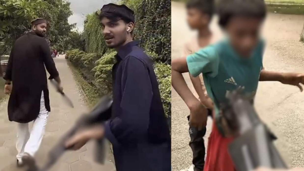 অস্ত্র হাতে দুই তরুণ 