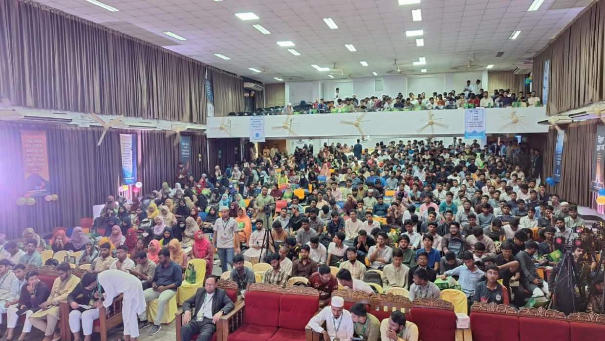 ‘নবীন বরণ ও ক্যারিয়ার গাইডলাইন’ শীর্ষক এ অনুষ্ঠান।