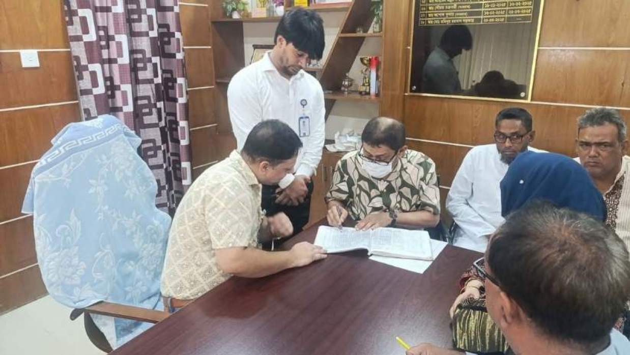 হাসপাতালে পরিদর্শনকালে স্বাস্থ্যমন্ত্রী