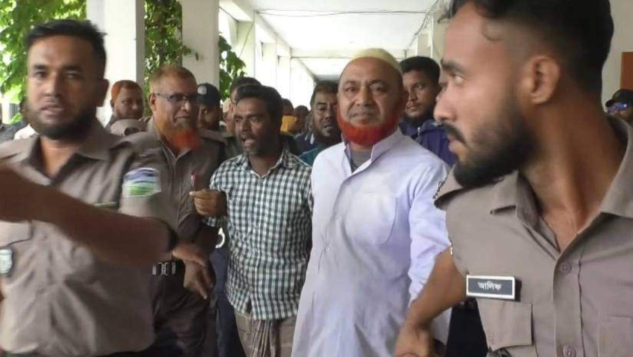 আদালতে দণ্ডপ্রাপ্ত ব্যক্তিরা