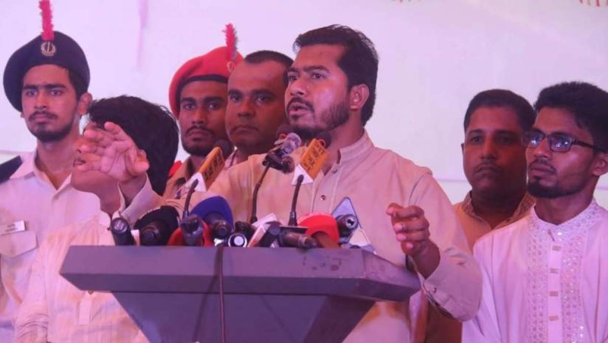 প্রতিমন্ত্রী নুরুল হক নুর কথা বলেছেন