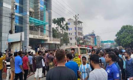 সাতক্ষীরায় ব্লিস হাসপাতালে আগুন, নারী-শিশুসহ আহতের শঙ্কা