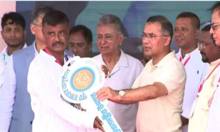 বন্যায় ক্ষতিগ্রস্ত পরিবারের হাতে নতুন বাড়ির চাবি তুলে দিলেন প্রধানমন্ত্রী