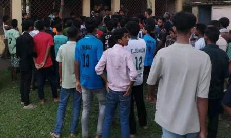 মানবিক-ব্যবসায়ে কেউ পাস করেনি, ক্ষোভে শিক্ষকদের তালাবদ্ধ করে বিক্ষোভ