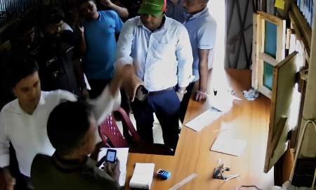 সাবেক ছাত্রদল নেতাকে পেটালেন ইউএনও, থামালেন এসিল্যান্ড