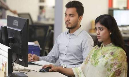 কর্মক্ষেত্রে সুনাম পাবেন কী উপায়ে? আত্মবিশ্বাস বাড়াবে যে ৫টি সহজ অভ্যাস